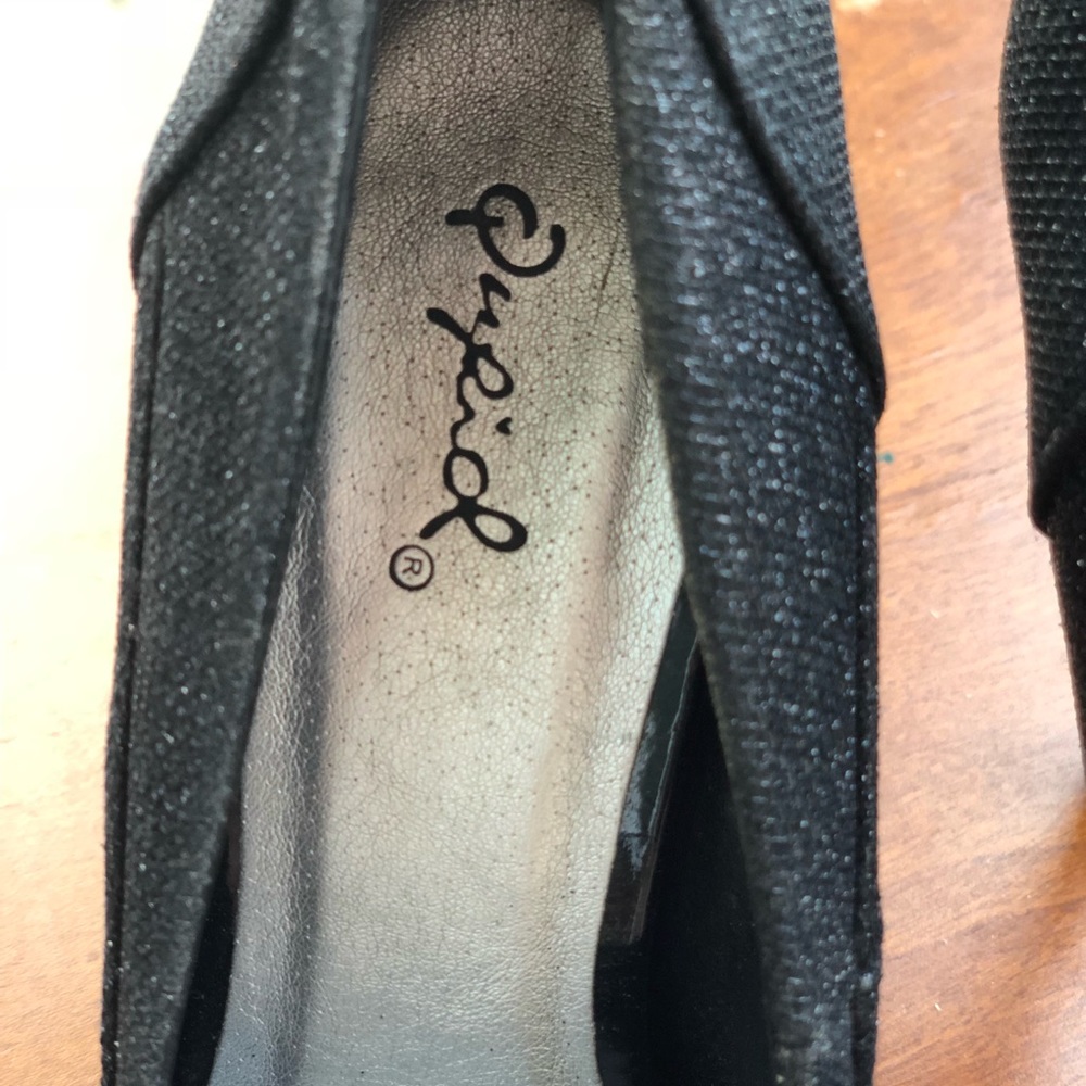 Qupid size 6.5 black textured heels - Picture 4 of 4